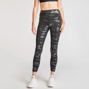 Glyder Star Black Metallic Camo High Power Legging High Rise 7/8 Size Small
